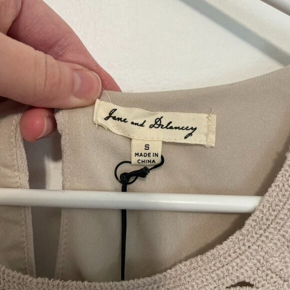 NEW NWT JANE AND DELANCEY Taupe Gray ish Crochet Eyelet Sleeveless Shift Dress - Picture 5 of 13